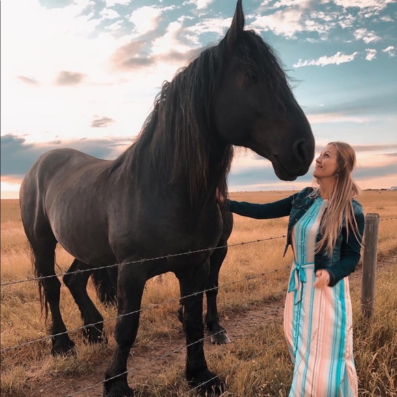 🌸 Meet Your Posher, Jessie 🌸 - Picture 1 of 2